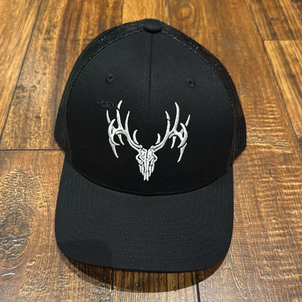 Horn gear Deer Skull Trucker Hat